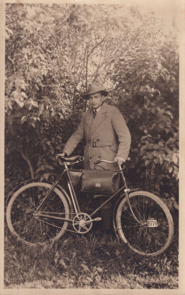Rattaga kogumismatkal (Türi, 1930)